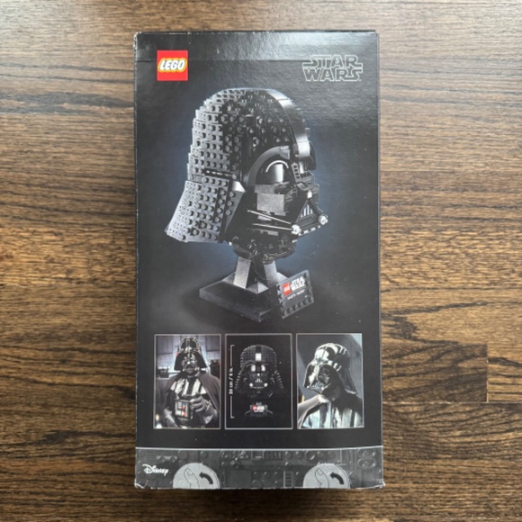LEGO Star Wars Darth Vader Helmet 75304 | NIB - Picture 3 of 3